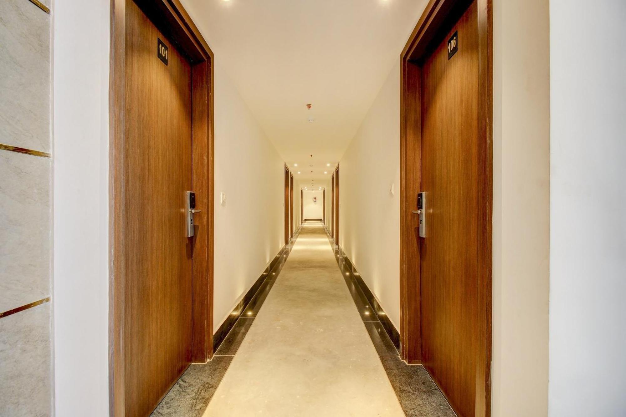 Super Townhouse Oak Aurelia Grand Hotell Lucknow Eksteriør bilde