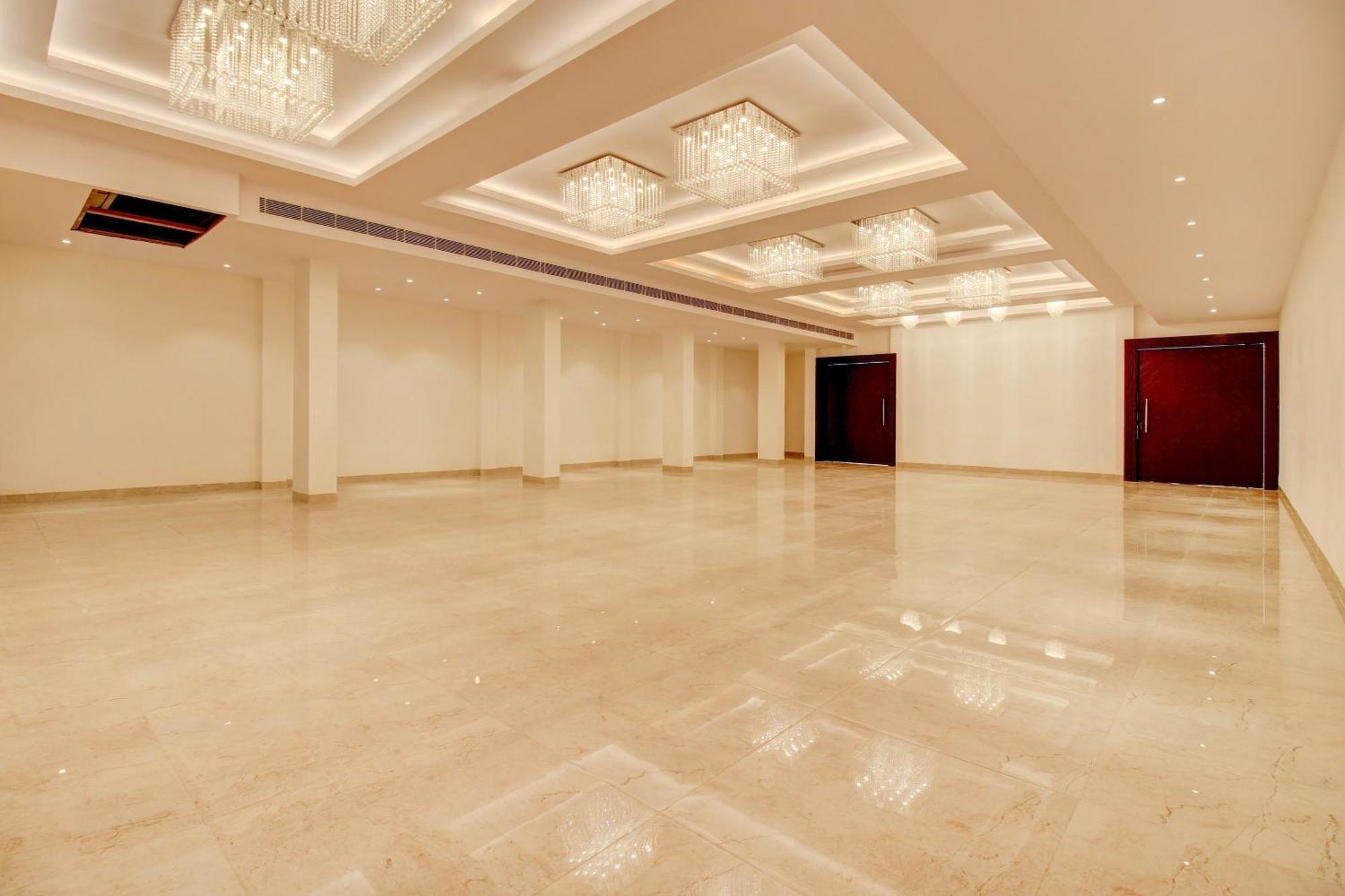 Super Townhouse Oak Aurelia Grand Hotell Lucknow Eksteriør bilde