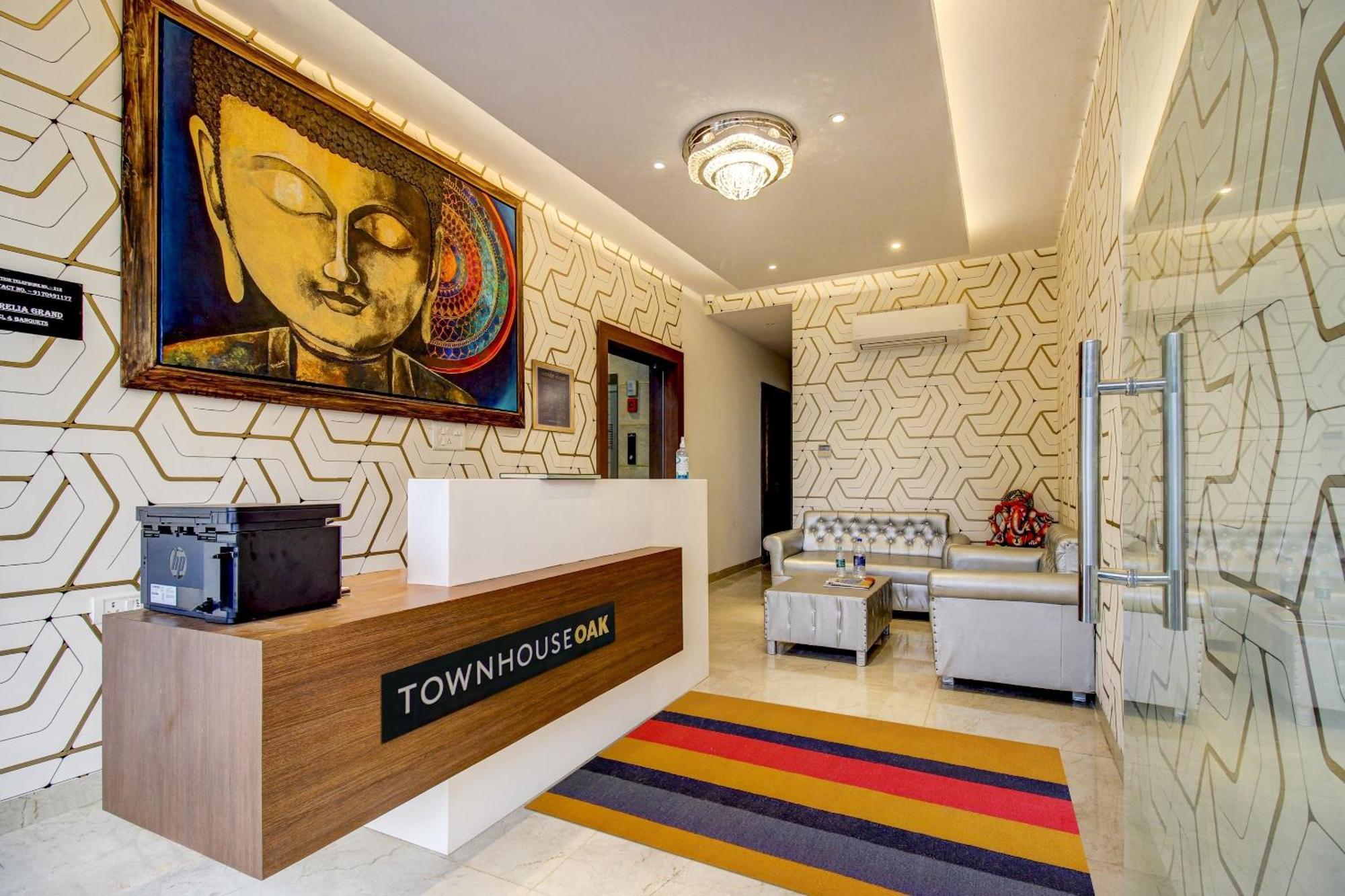 Super Townhouse Oak Aurelia Grand Hotell Lucknow Eksteriør bilde