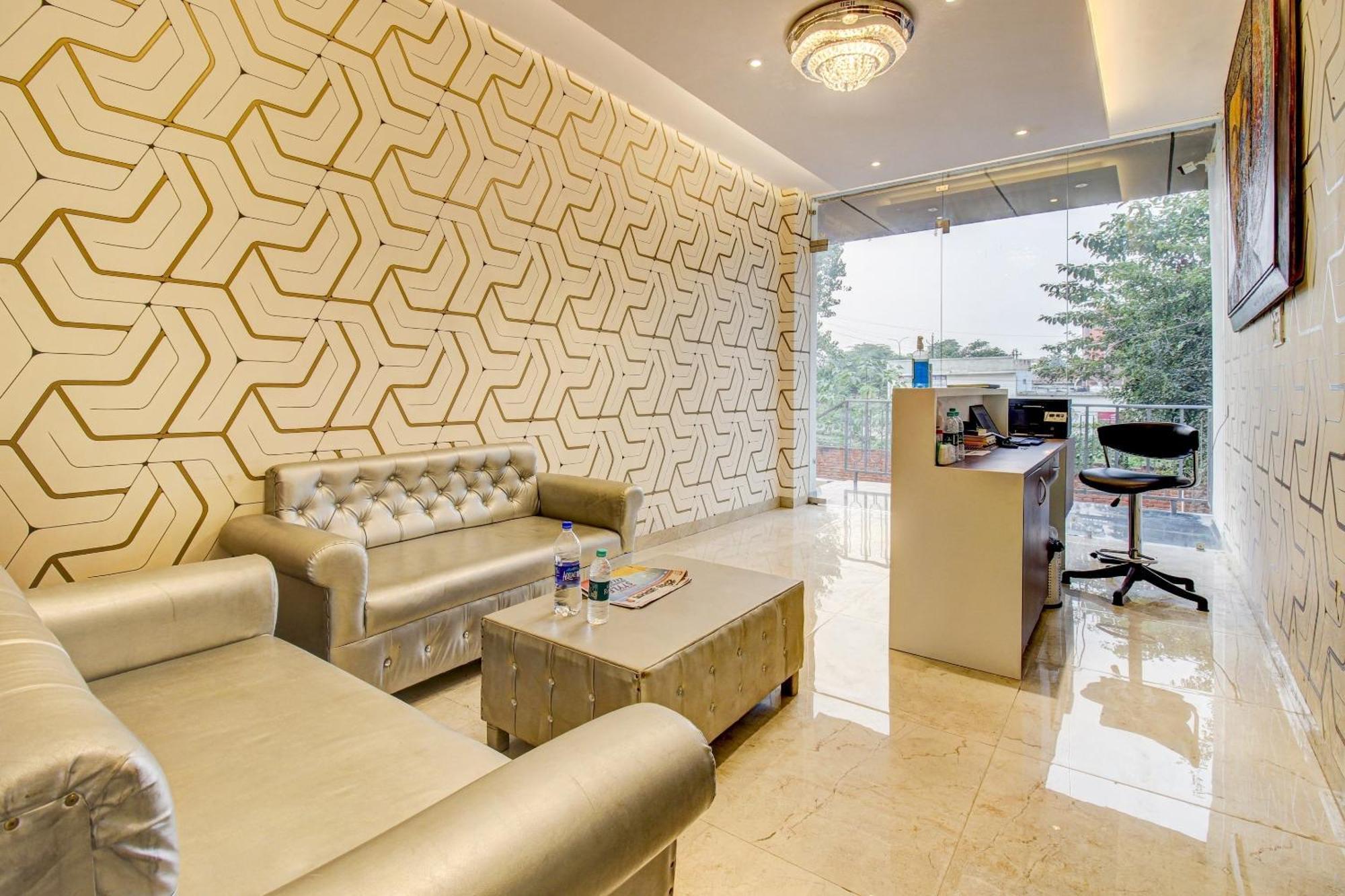 Super Townhouse Oak Aurelia Grand Hotell Lucknow Eksteriør bilde