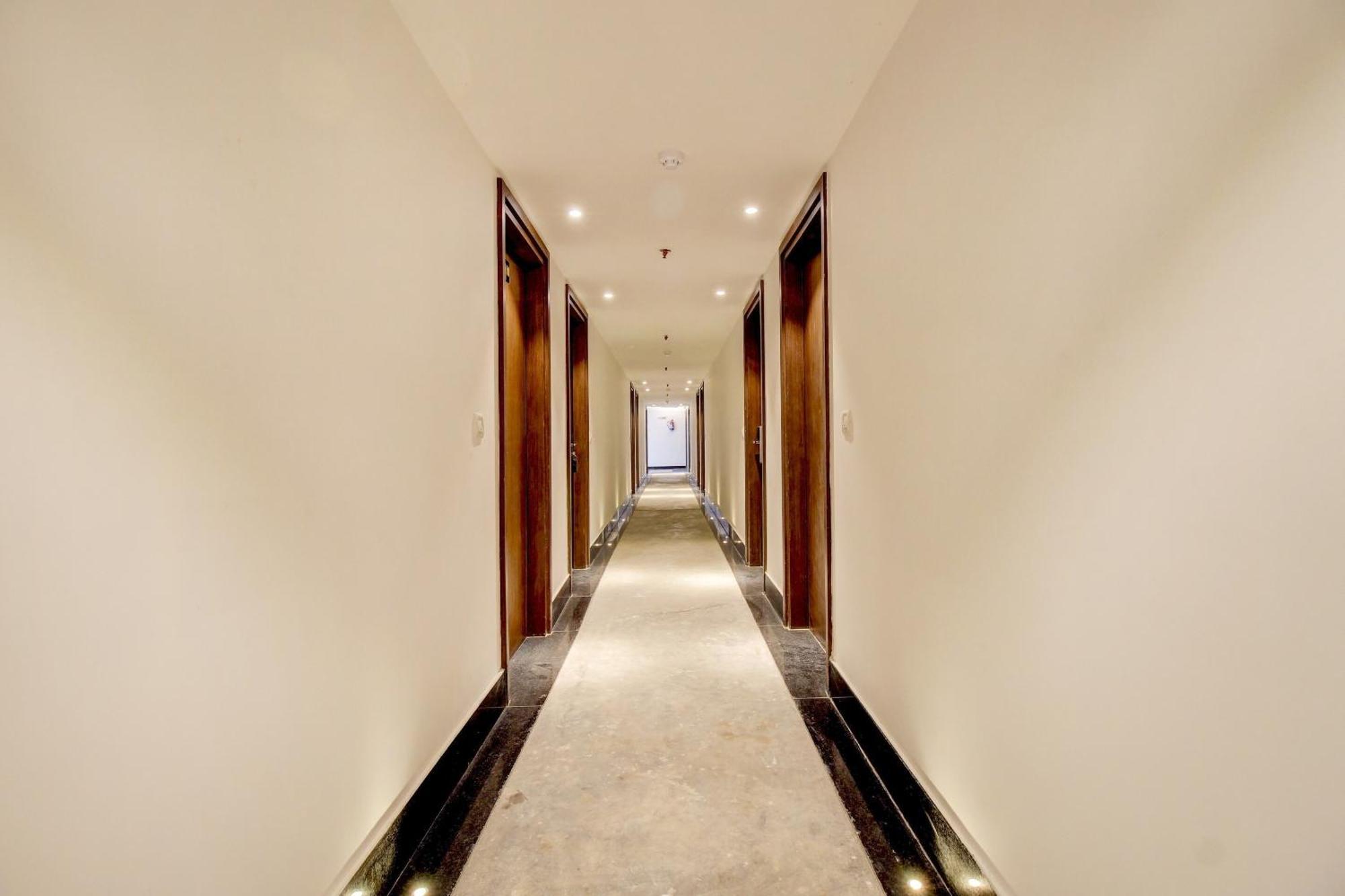 Super Townhouse Oak Aurelia Grand Hotell Lucknow Eksteriør bilde
